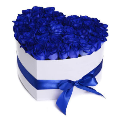 Композиция из цветов в коробке «Синее сердце»